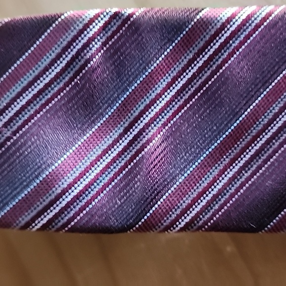 3/$40 Kenneth Cole Awareness silk  tie new with tag - Picture 4 of 8